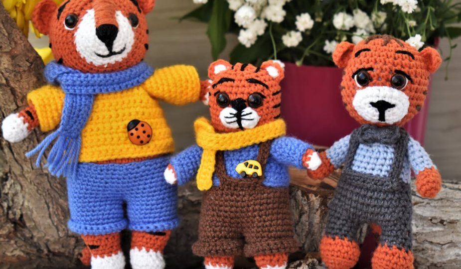 entdecken sie kreative diy-anleitungen für plüschspielzeuge! von einfachen nähprojekten bis hin zu detaillierten anleitungen - gestalten sie ihre eigenen kuscheligen freunde und bringen sie freude in jedes kinderzimmer.
