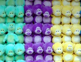 entdecken sie unsere große auswahl an plüschigen stofftieren. von klassischen teddybären bis hin zu einzigartigen tierfiguren - perfekte begleiter für kinder und sammler. hochwertige materialien und liebevolle designs garantieren stundenlangen spielspaß!