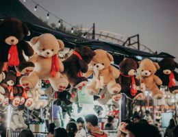 entdecken sie unsere auswahl an hochwertigen plüschtieren! von klassischen teddybären bis hin zu einzigartigen tierfiguren – unsere kuscheligen freunde sind perfekt für kinder und erwachsene. ideal als geschenk oder zur dekoration ihres zuhauses.