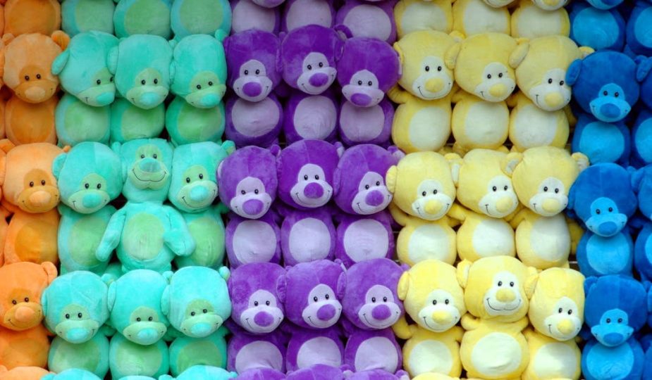 entdecken sie unsere große auswahl an plüschigen stofftieren. von klassischen teddybären bis hin zu einzigartigen tierfiguren - perfekte begleiter für kinder und sammler. hochwertige materialien und liebevolle designs garantieren stundenlangen spielspaß!