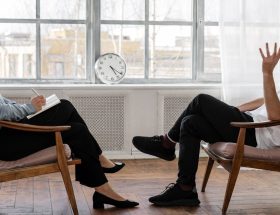 entdecken sie, wie emotionale unterstützung ihr wohlbefinden steigern kann. erfahren sie mehr über strategien, ressourcen und tipps, um in schwierigen zeiten hilfe zu erhalten und ihre emotionalen bedürfnisse zu erfüllen.