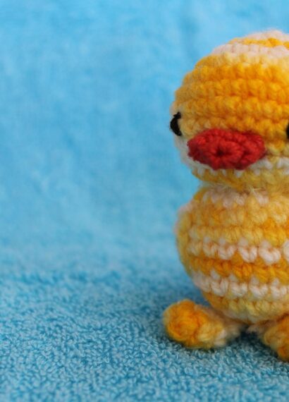 handgemachtes geh&auml;keltes kuscheltier &ndash; ein einzigartiges, weiches und liebevoll gestaltetes spielzeug, perfekt als geschenk oder zum sammeln.