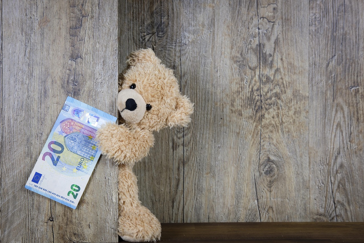 entdecken sie niedliche und kuschelige pl&uuml;schtiere f&uuml;r den perfekten geburtstag. das ideale geschenk f&uuml;r kinder jeden alters, das freude und geborgenheit bringt.